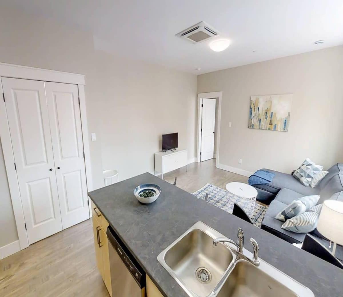 Premium Condo Heart Of Uptown Location Parking Coffee Saint John Exteriör bild